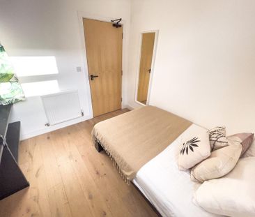 6 bedroom flat to rent - Photo 3