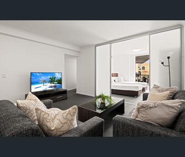 SPACIOUS 132SQM RESORT-STYLE APARTMENT WITH TROPICAL OUTLOOK & OCEA... - Photo 1