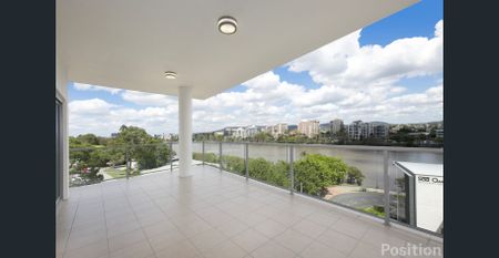 Generous Apartment – Stunning Views - Outstanding Value! - Photo 5