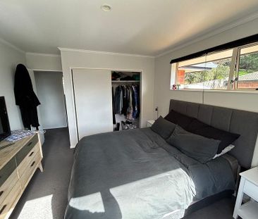 Sunny 3-Bedroom Home with Grampians Views - Photo 2