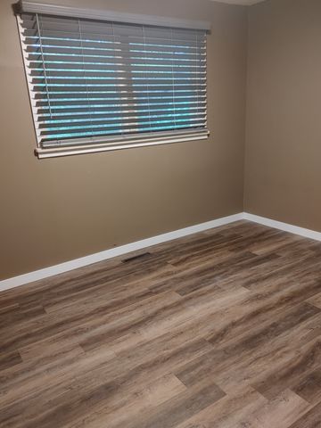 264 SCARTH ST - Photo 3