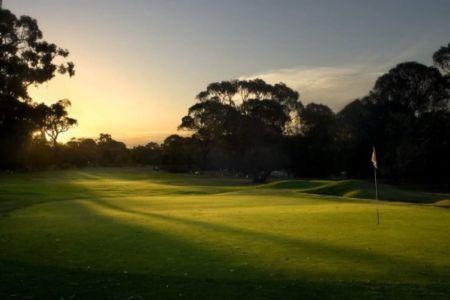 Beautiful 5-bedroom family home with a pool, in a perfect location, Helensvale!! - Photo 3