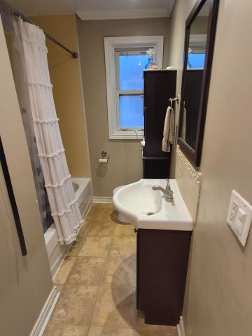 For Lease - 164 Central Park Boulevard, Oshawa, Ontario - Photo 2