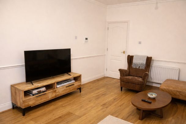 2 Bed Flat, Raleigh Court, SE16 - Photo 1