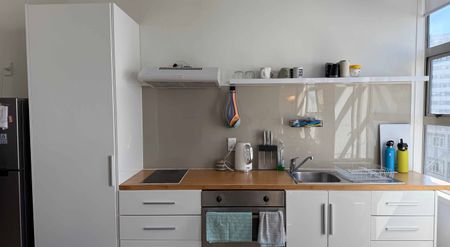 Sunny apartment on Anzac Ave! - Photo 3