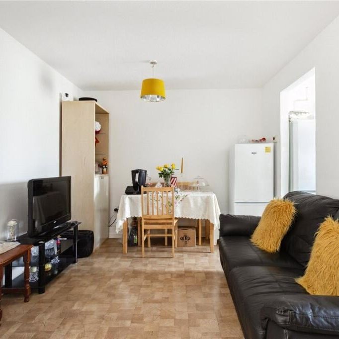 2 Bed Flat, Westcott Close, N15 - Photo 1