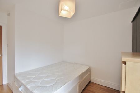 Warren House, Warwick Road, Kensington, London, W14 - Photo 4