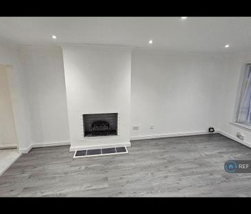 3 bedroom end of terrace house to rent - Photo 4