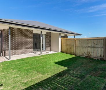 3BED HOME WITH FULLY FENCED BACKYARD - Photo 3