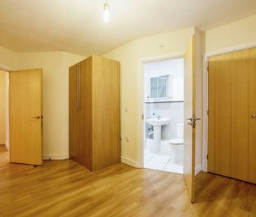 2 Bed Flat, Hither Green Lane, SE13 - Photo 6