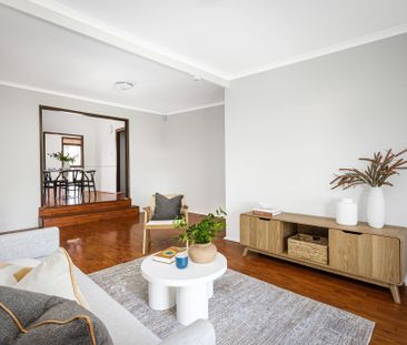 LOCATION, LOCATION, LOCATION! - Photo 4