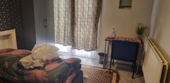 Room in a Shared House, Hall Green, B28 - Photo 2
