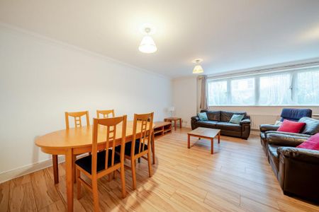 3 bedroom flat to rent - Photo 2