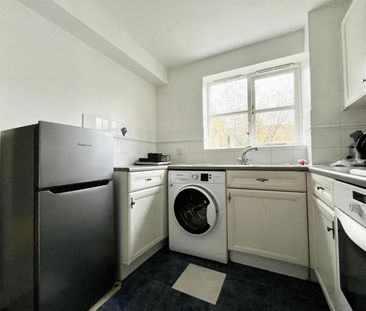 2 Bedroom Flat - Purpose Built To Let - Photo 5