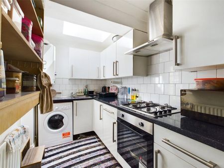 2 bedroom flat to rent - Photo 2