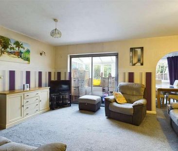 Woburn Avenue, Farnborough, Hampshire, GU14 - Photo 4