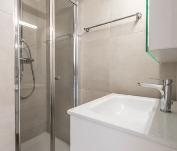 Bright 2.5-room apartment on 1st floor completely renovated in 2024 - Foto 6