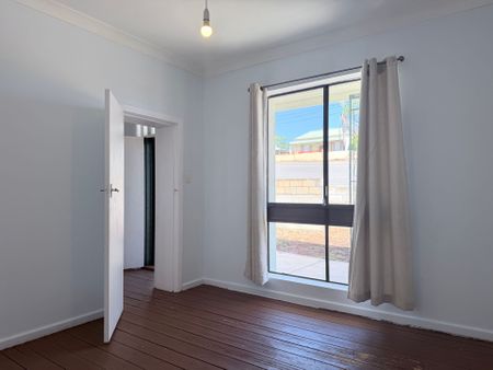 2 Bedroom - Quiet West Location - Photo 3