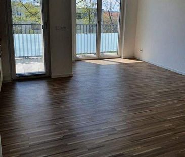 Ruhige und zentrale Wohnung mit großem Balkon und hübschem Bad! - Photo 1