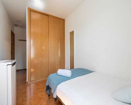 Calle de Triana, Madrid, Community of Madrid 28016 - Foto 3
