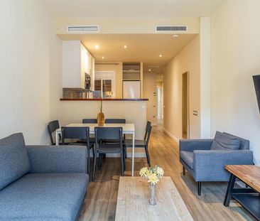Modern two bedroom apartment near the beach in Poblenou - Photo 3