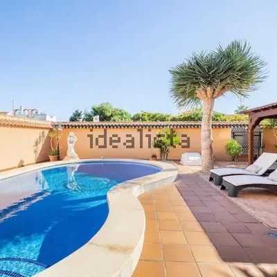 Alquiler de casa o chalet independiente en Calle Rosalia de Castro - Photo 1