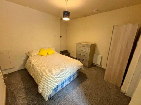 4 bedroom property to rent - Photo 3