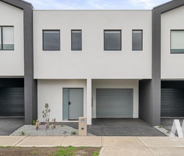 698 Grand Boulevard, Mickleham VIC 3064 - Townhouse For Rent | Domain - Photo 3