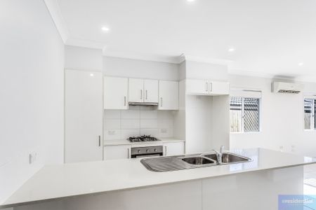 9 Mount Pleasant Street, Park Ridge QLD 4125 - House For Rent | Domain - Photo 4