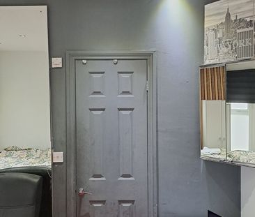 Room in a Shared House, Frant Road, CR7 - Photo 3