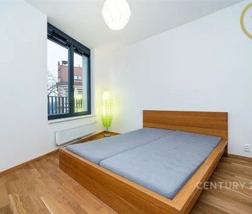 Světlý, plně zařízený byt 2+kk s lodžií, sklepem a garážovým stáním... - Fotografie 4