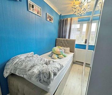 Haslewood Green, Leeds, LS9 - Photo 2