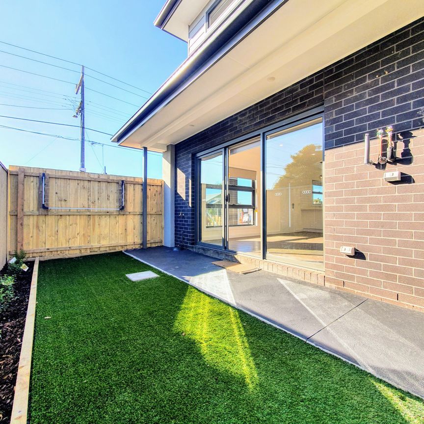 1/153 Wood St, Preston VIC 3072 - Townhouse For Rent | Domain - Photo 1