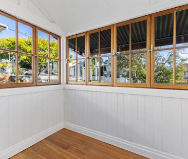 The perfect furnished cottage style home in Wilston - Photo 5