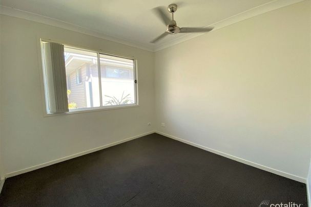 Spacious Modern Townhouse in Prime Location - Photo 1