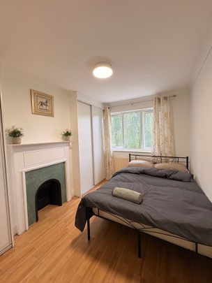 4 Bed Terraced House, Lower Addiscombe Road, CR0 - Photo 1