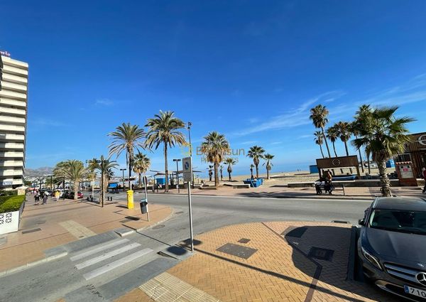 Mid-season . For rent from 01/09/2024-30/06/2025 Nice apartment on the 1st line of the beach in Fuengirola