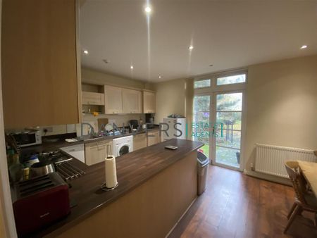 4 bedroom end of terrace house to rent - Photo 5