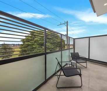 Stylish Fully Furnished 2-Bedroom Apartment with Park Views & Prime... - Photo 5