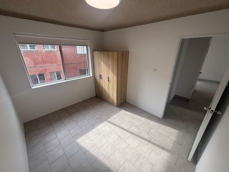 Modern & Convenient 2-Bedroom Unit – Updated & Ready to Move In! - Photo 4