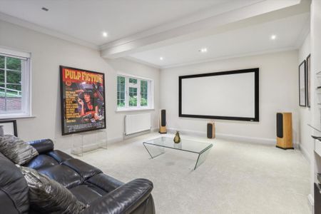 8 bedroom detached house to rent - Photo 2