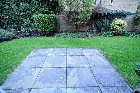 Yeomanry Close, Epsom, KT17 - Photo 4