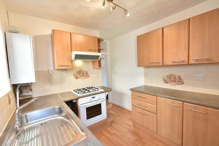 2 bedroom semi-detached bungalow to rent - Photo 2