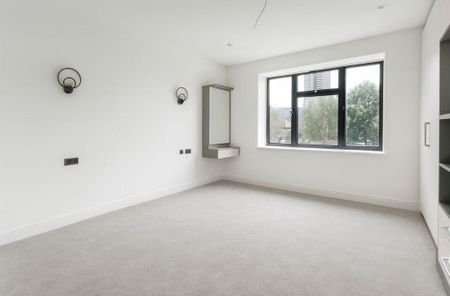 4 bedroom detached house to rent - Photo 2