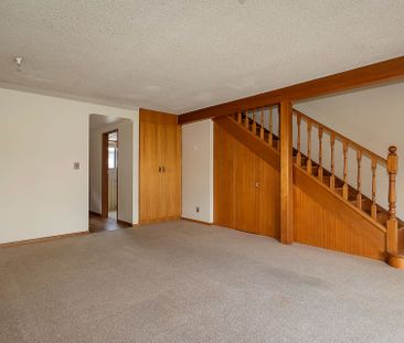 Two Bedroom Townhouse - Perfect Location - Photo 5