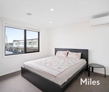 21 Distinction Avenue, Craigieburn - Photo 4