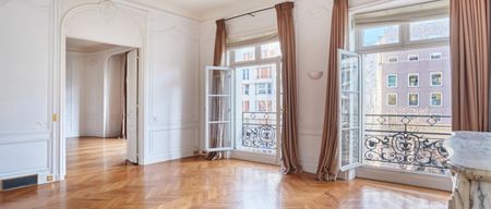 Appartement • Triangle d'Or - Photo 2