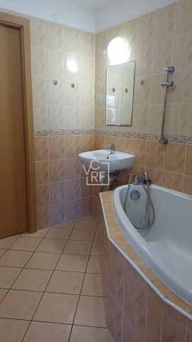 Pronájem prostorného bytu 1+kk s garážovým stáním - Slezské předměstí - Photo 4