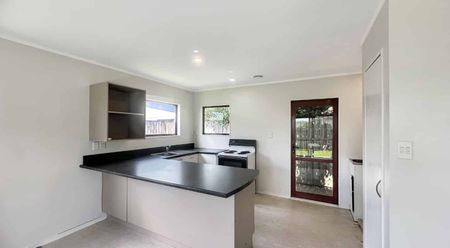 Cozy 3-Bedroom Family Home - Photo 3