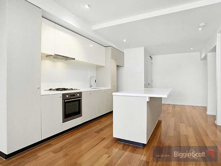 Inner-City Sophistication with Space and Style - Photo 3